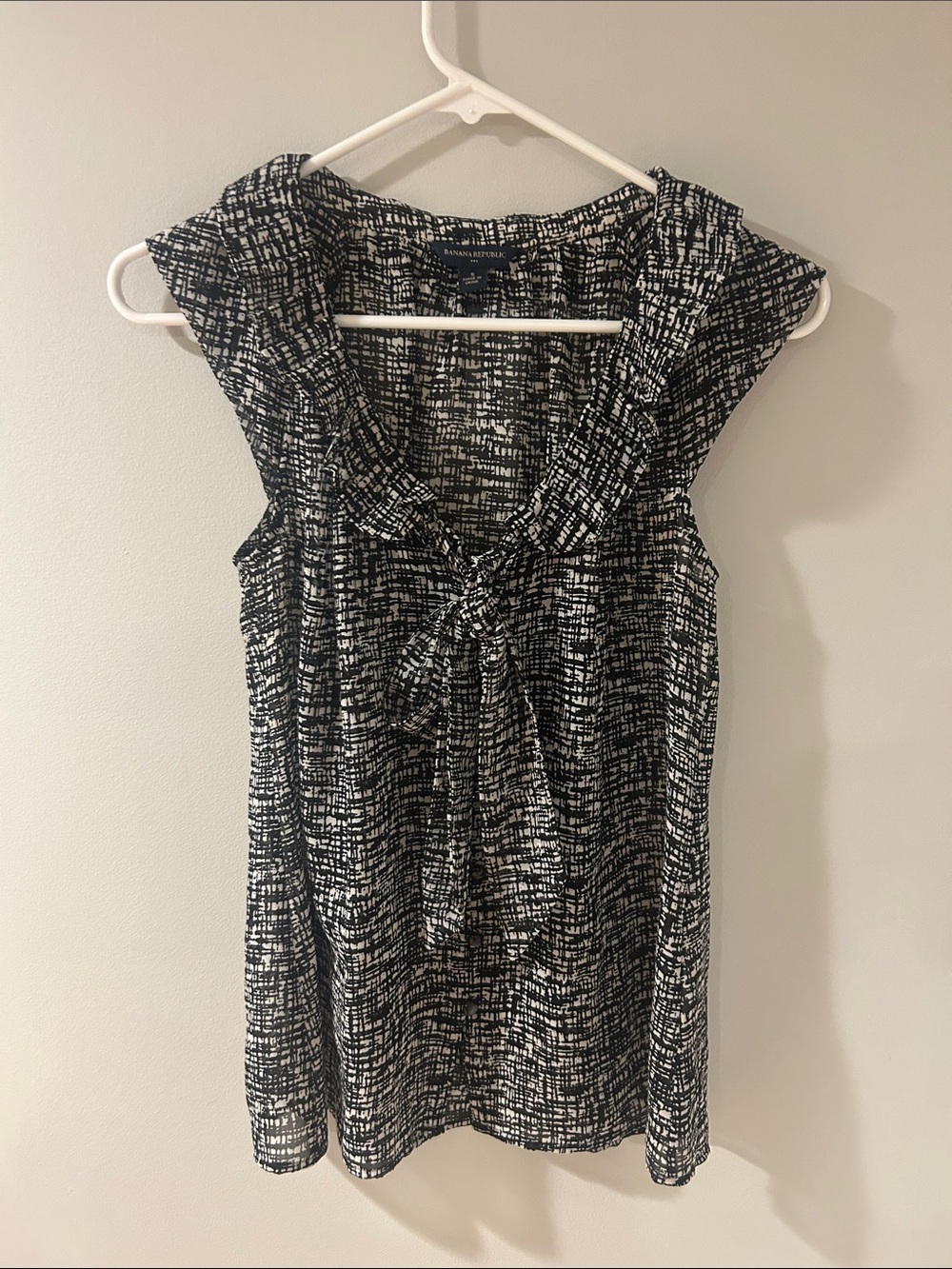 Banana Republic Black & White Printed Tie-Neck Top